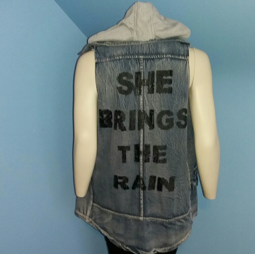 Denim "She Brings the Rain" graffiti